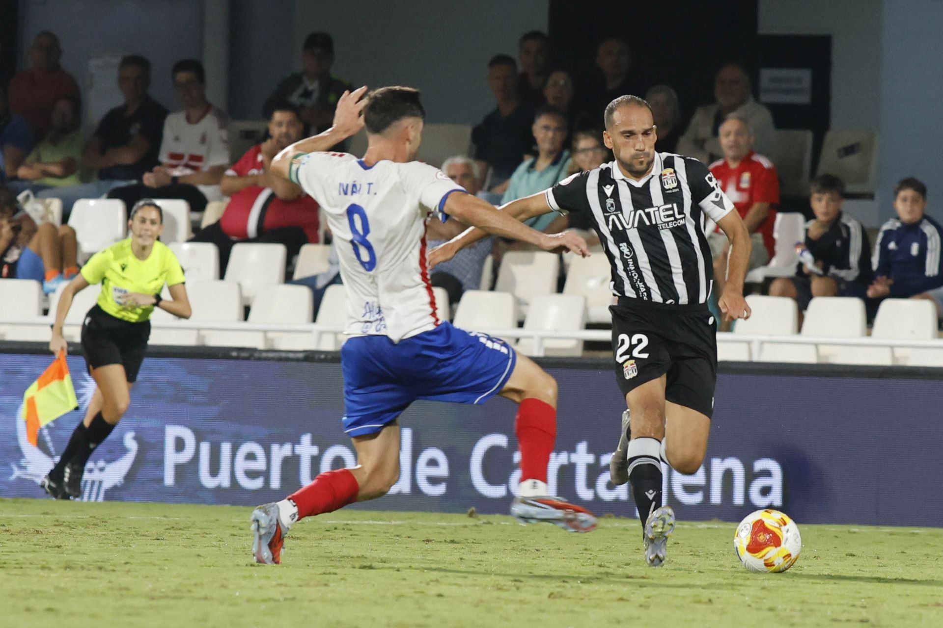 El martillo pilón de Javi Rey acuesta líder al FC Cartagena, en imágenes