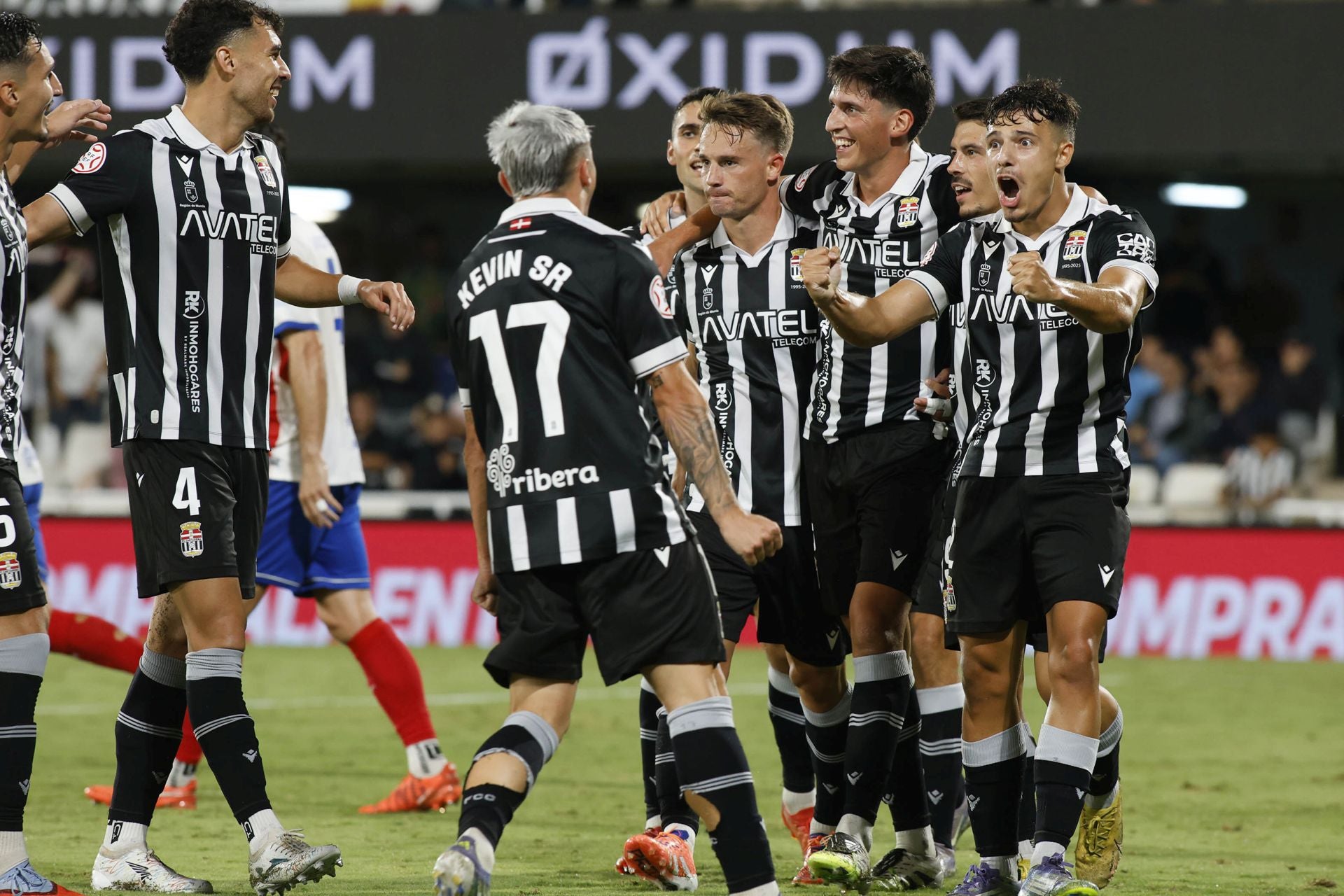 El martillo pilón de Javi Rey acuesta líder al FC Cartagena, en imágenes