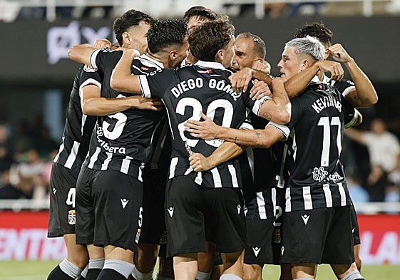 Los jugadores del FC Cartagena celebrando un gol ante el Algeciras.