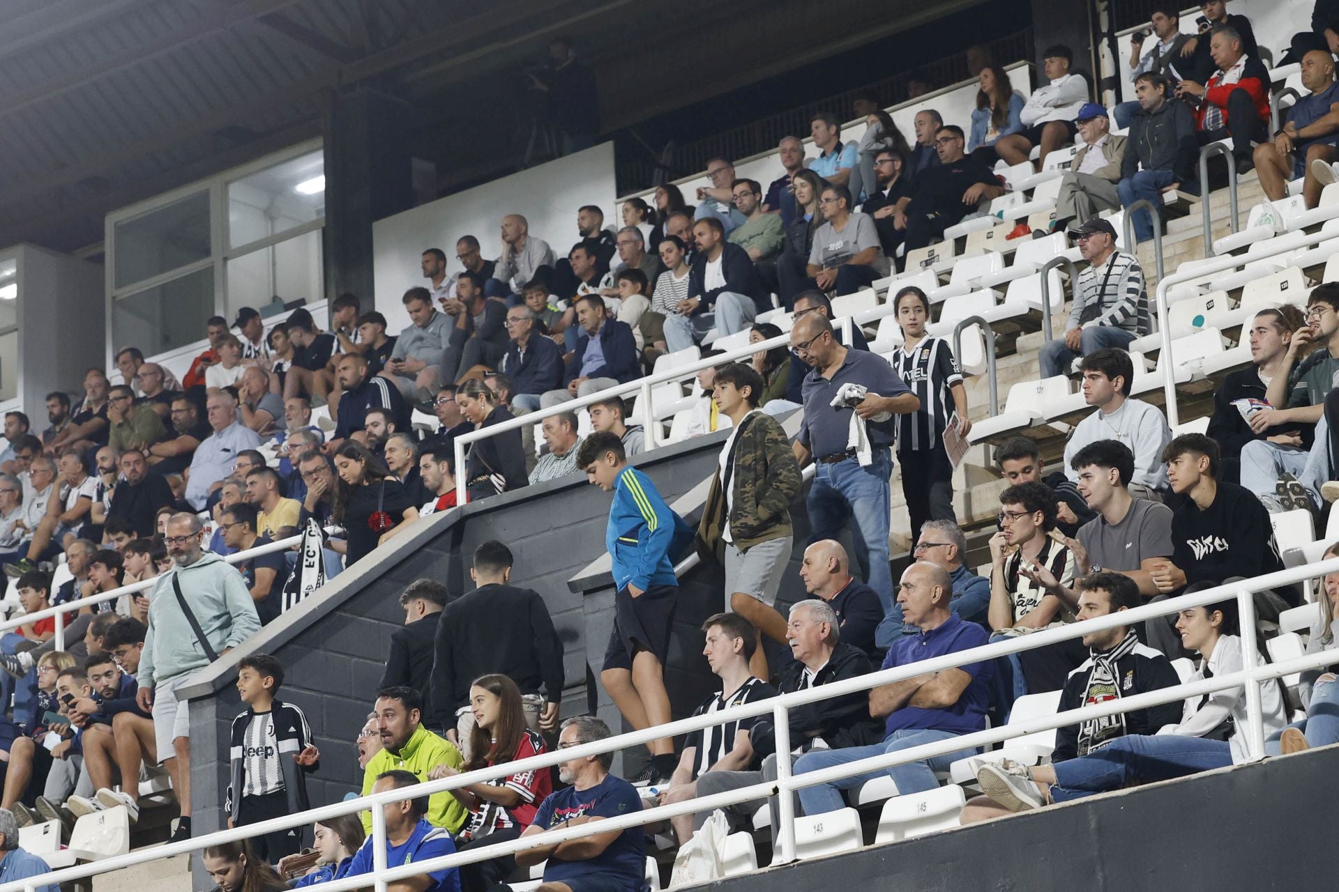 El martillo pilón de Javi Rey acuesta líder al FC Cartagena, en imágenes