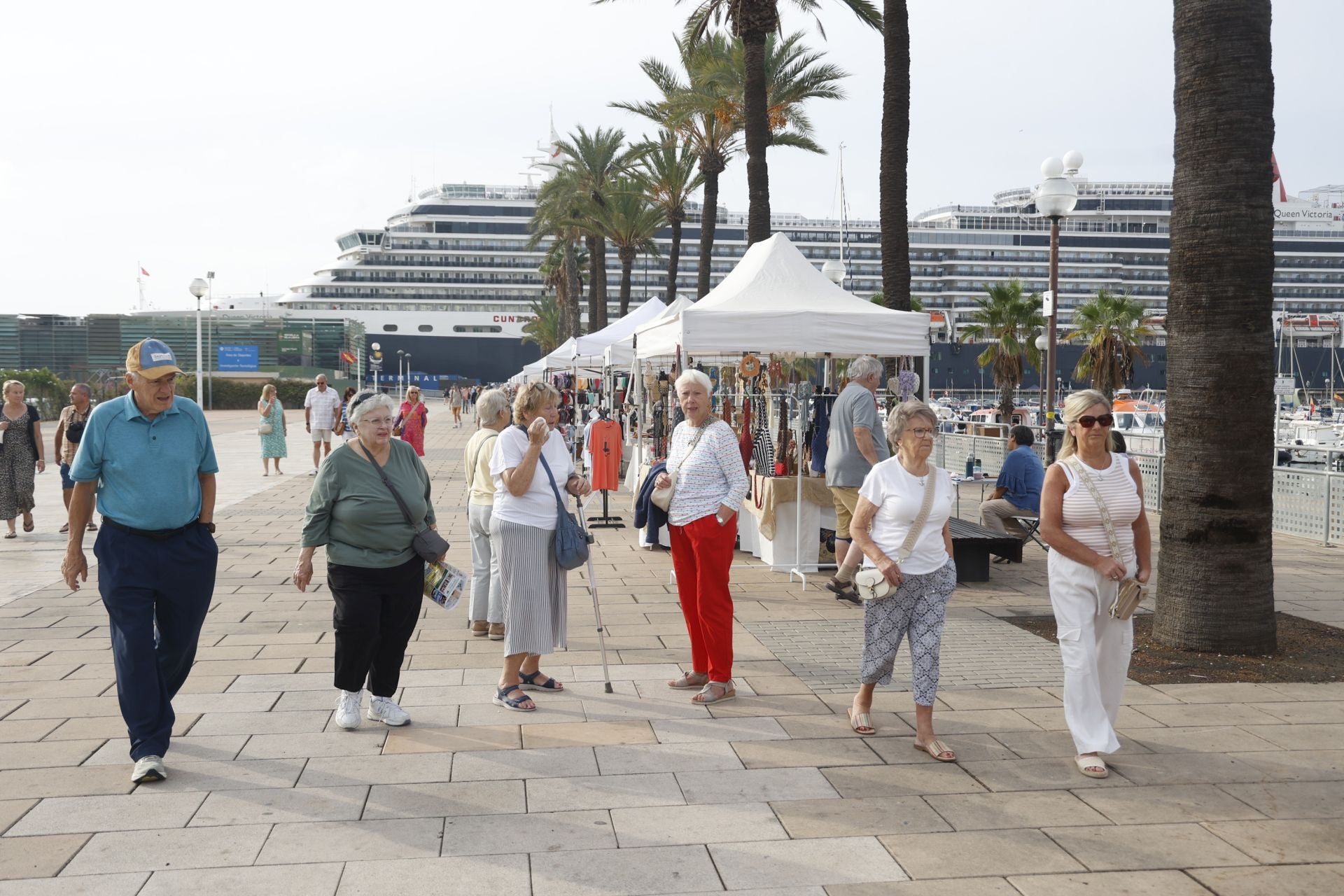 Más de dos mil turistas del crucero &#039;Queen Victoria&#039; desembarcan en Cartagena, en imágenes