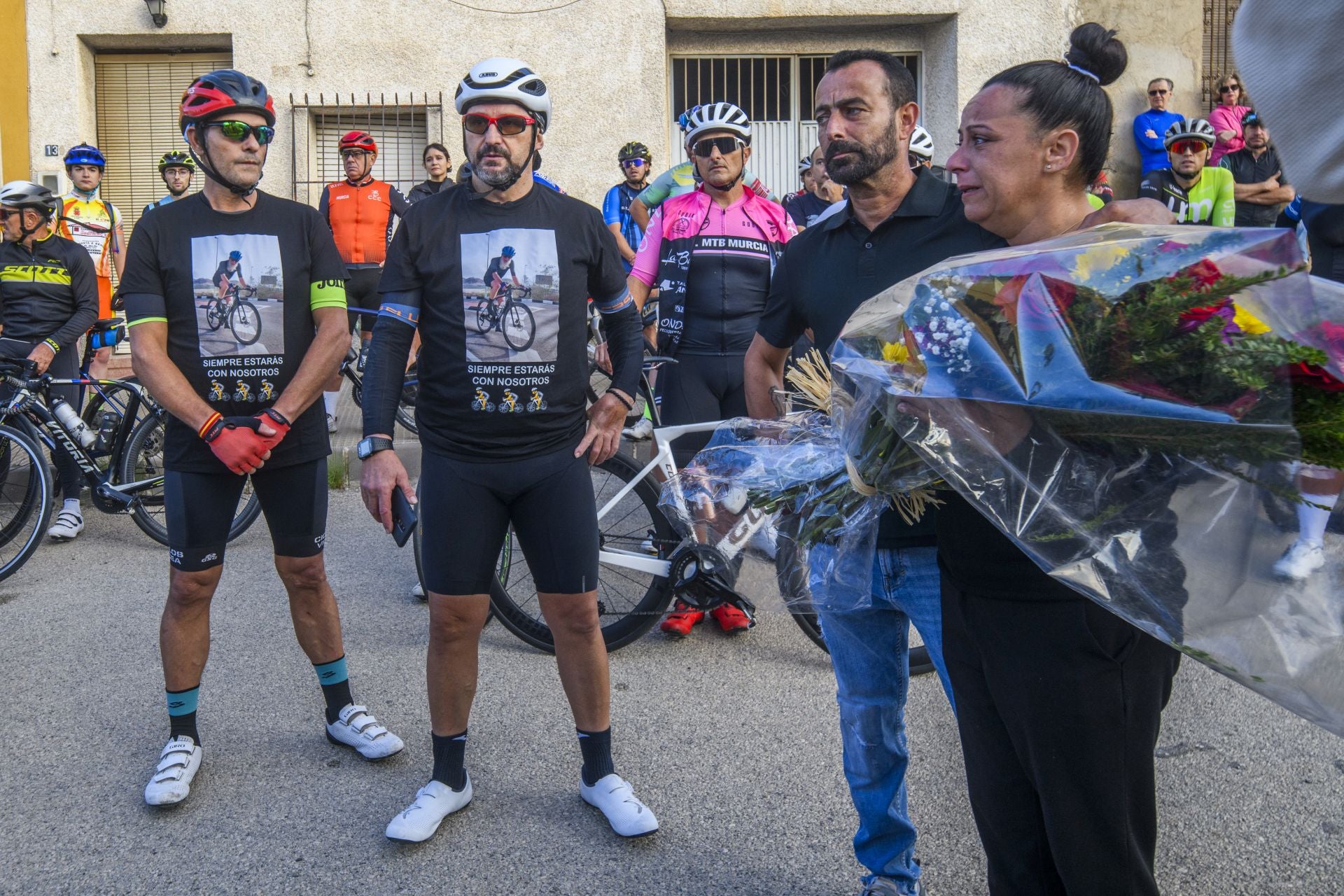 El homenaje al ciclista fallecido en Cobatillas, en imágenes