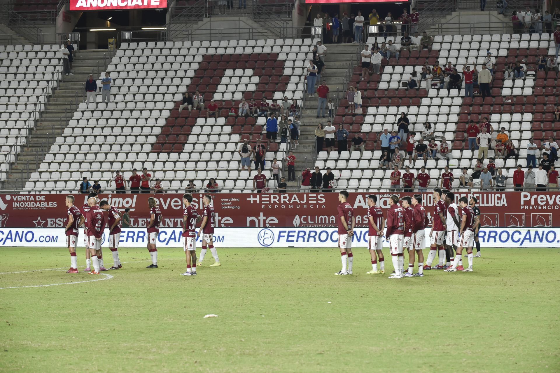 El Real Murcia se estrella ante el Ibiza, en imágenes