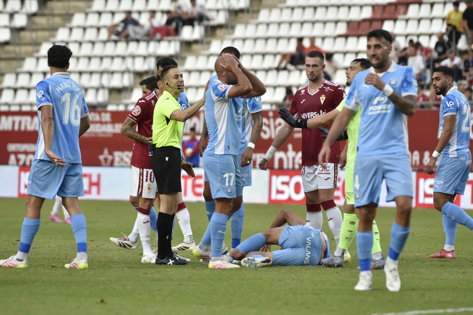 El Real Murcia se estrella ante el Ibiza, en imágenes