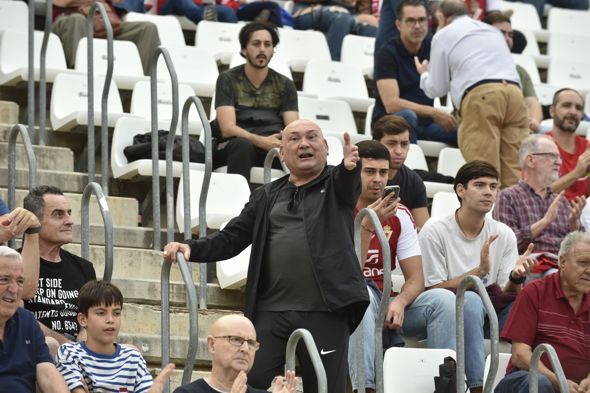 El Real Murcia se estrella ante el Ibiza, en imágenes