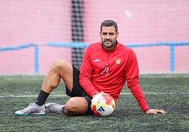 Cinco goles que valen un liderato. Florian, este jueves,en La Arboleja tras la sesión del CD Cieza.
