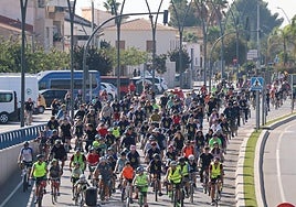 Centenares de ciclistas, este domingo, en Lorca.