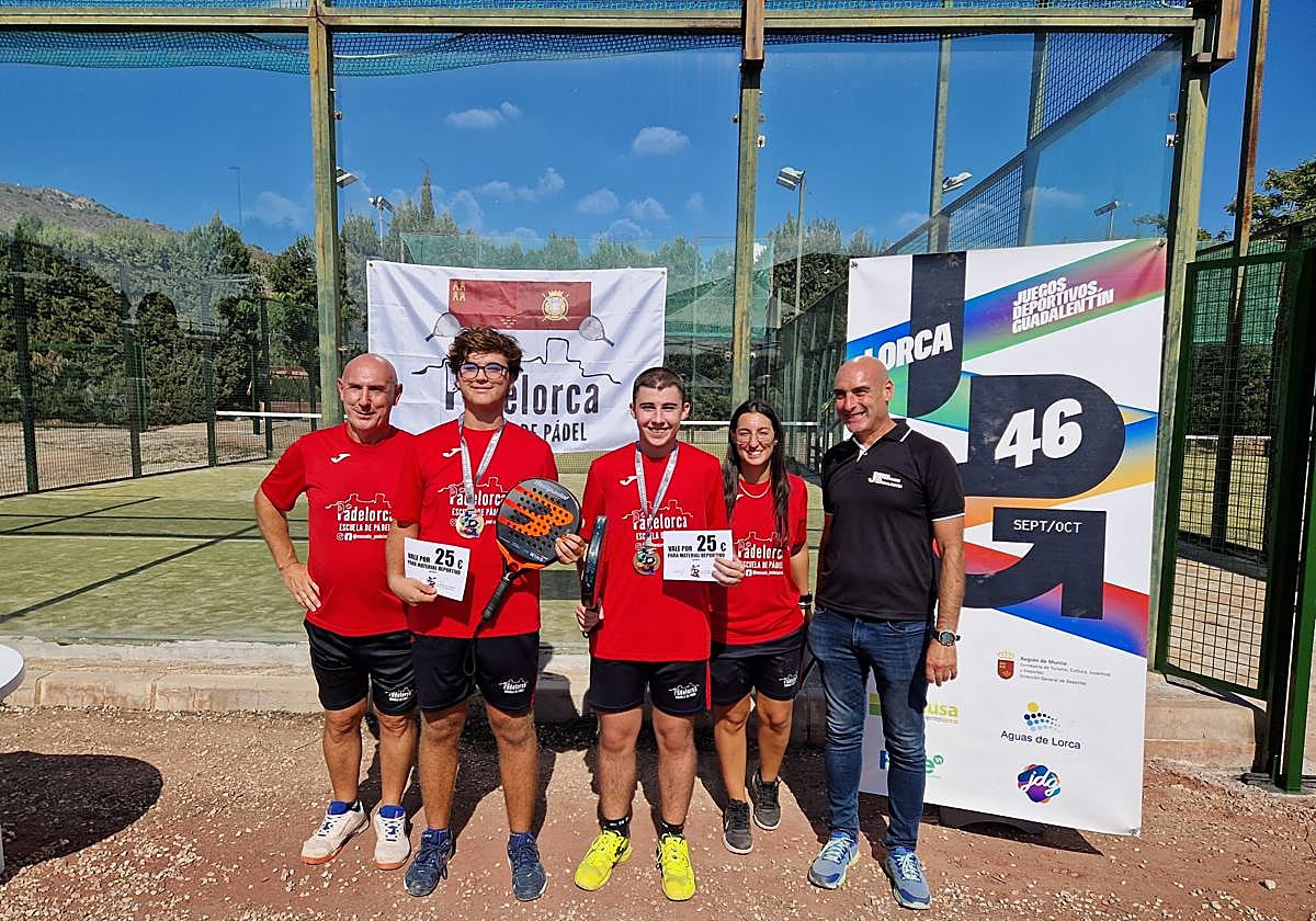 El campeonato de pádel de menores de los JDG congrega a la cantera de esta disciplina deportiva en las pistas de Torrecilla