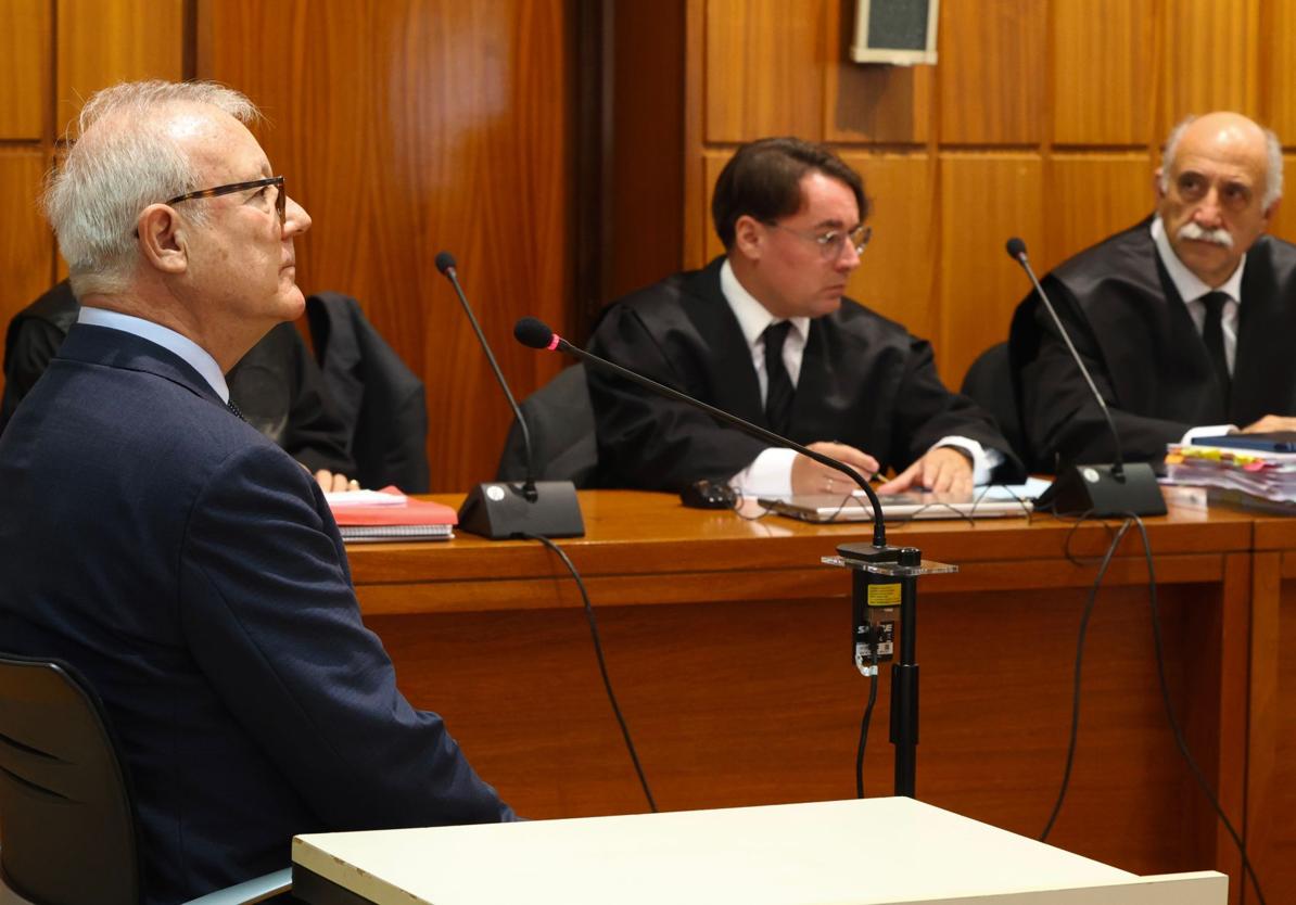 El expresidente regional Ramón Luis Valcárcel este lunes en el Palacio de Justicia de Murcia.