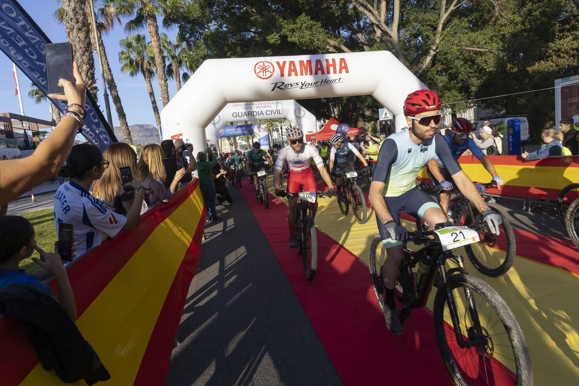 Las imágenes de la carrera solidaria de la Guardia Civil en Cartagena