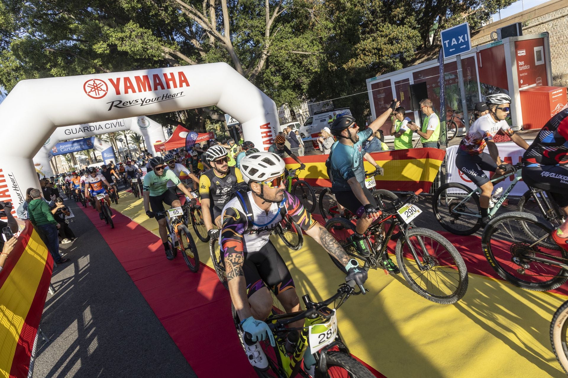 Las imágenes de la carrera solidaria de la Guardia Civil en Cartagena