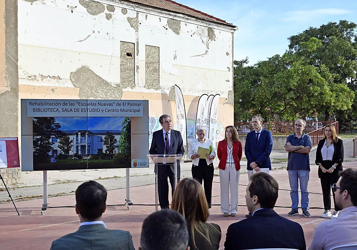 José Ballesta presentando el proyecto en El Palmar.