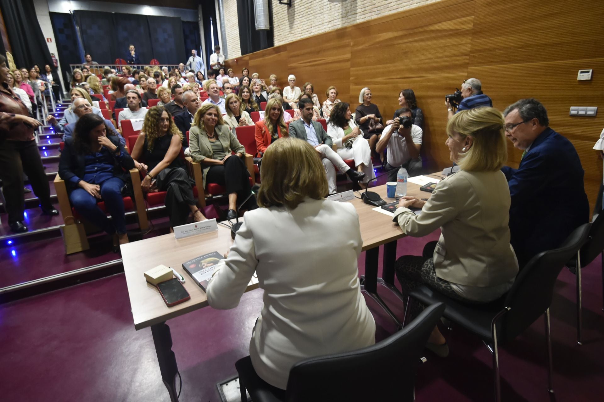 Esperanza Aguirre presenta su libro en Murcia, en imágenes