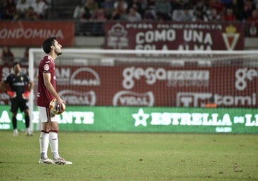 Amorebieta y Linares, los dos únicos espejos donde puede mirarse el Murcia