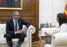 Francisco Lucas, durante su encuentro este miércoles con Mercedes González en Madrid