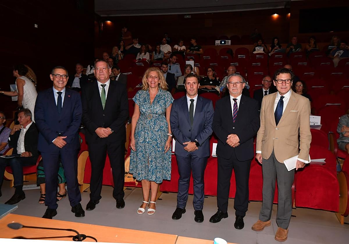 José Luján, Juan Marín, la edil Mercedes Bernabé, Manuel Luna, Alfonso Hernández y Miguel Pasqual del Riquelme.
