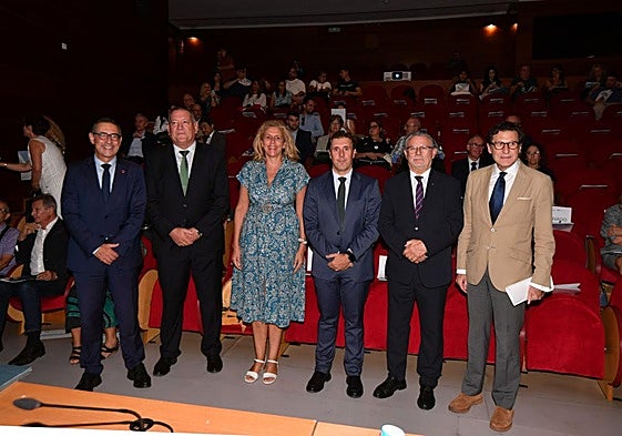José Luján, Juan Marín, la edil Mercedes Bernabé, Manuel Luna, Alfonso Hernández y Miguel Pasqual del Riquelme.