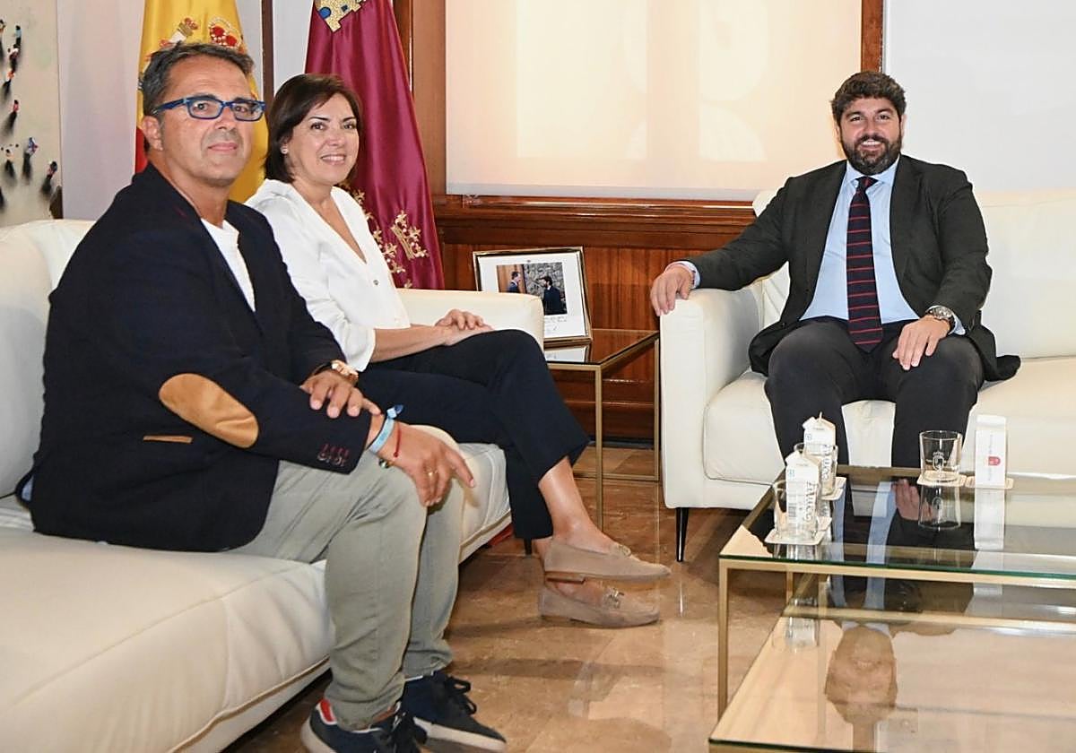 Reunión de Fernando López Miras con Juan Carrión y Encarna Guillén.