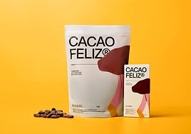 Cacao Feliz se elabora y comercializa en dos formatos: bolsa de 1kg de cobertura y tableta de 75gr., ambos, con un 81% de pureza.
