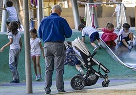 El INE constata el aumento de la edad media de los murcianos en casi todos los municipios.