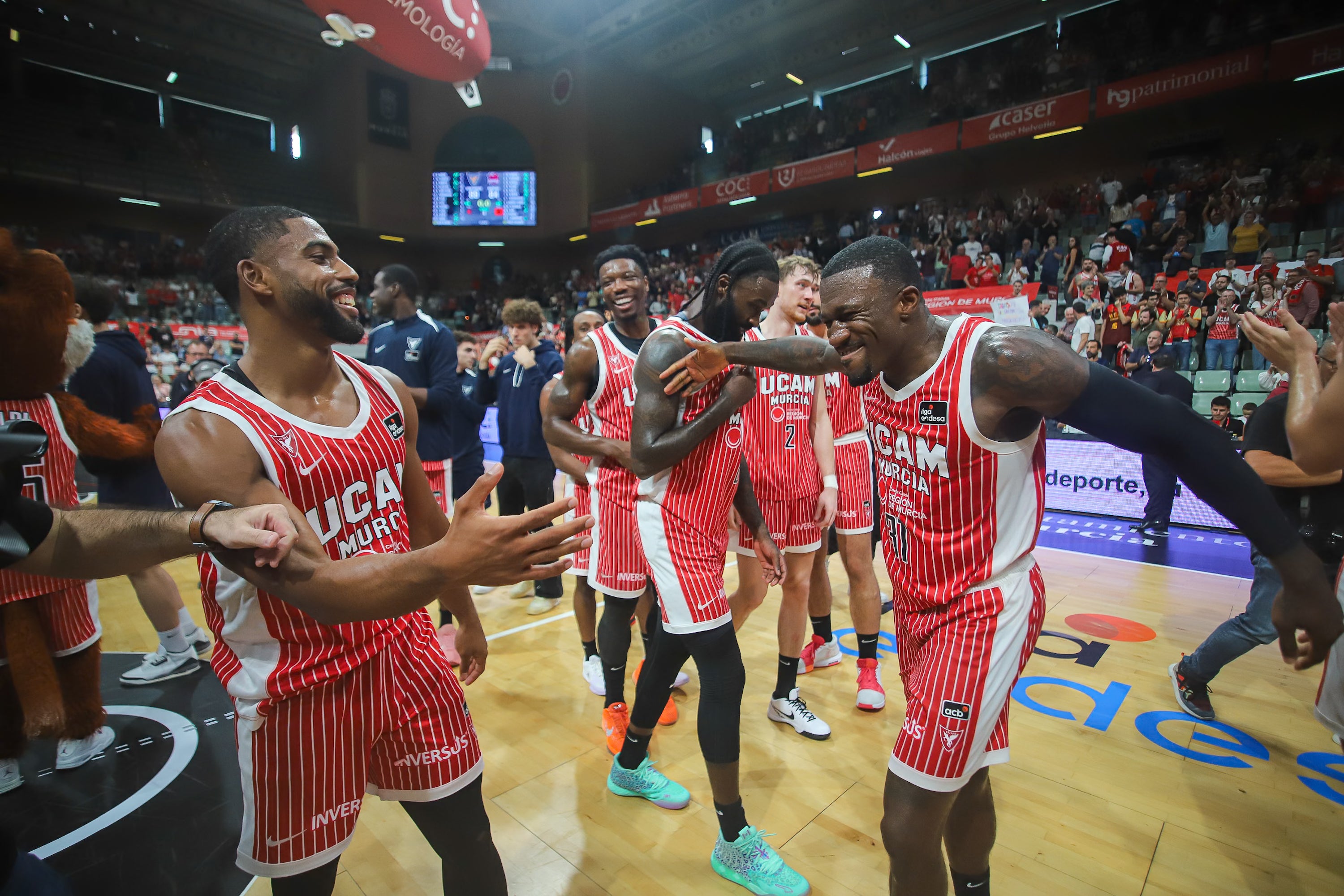 El UCAM Murcia se recompone en casa y vence al Baskonia, en imágenes