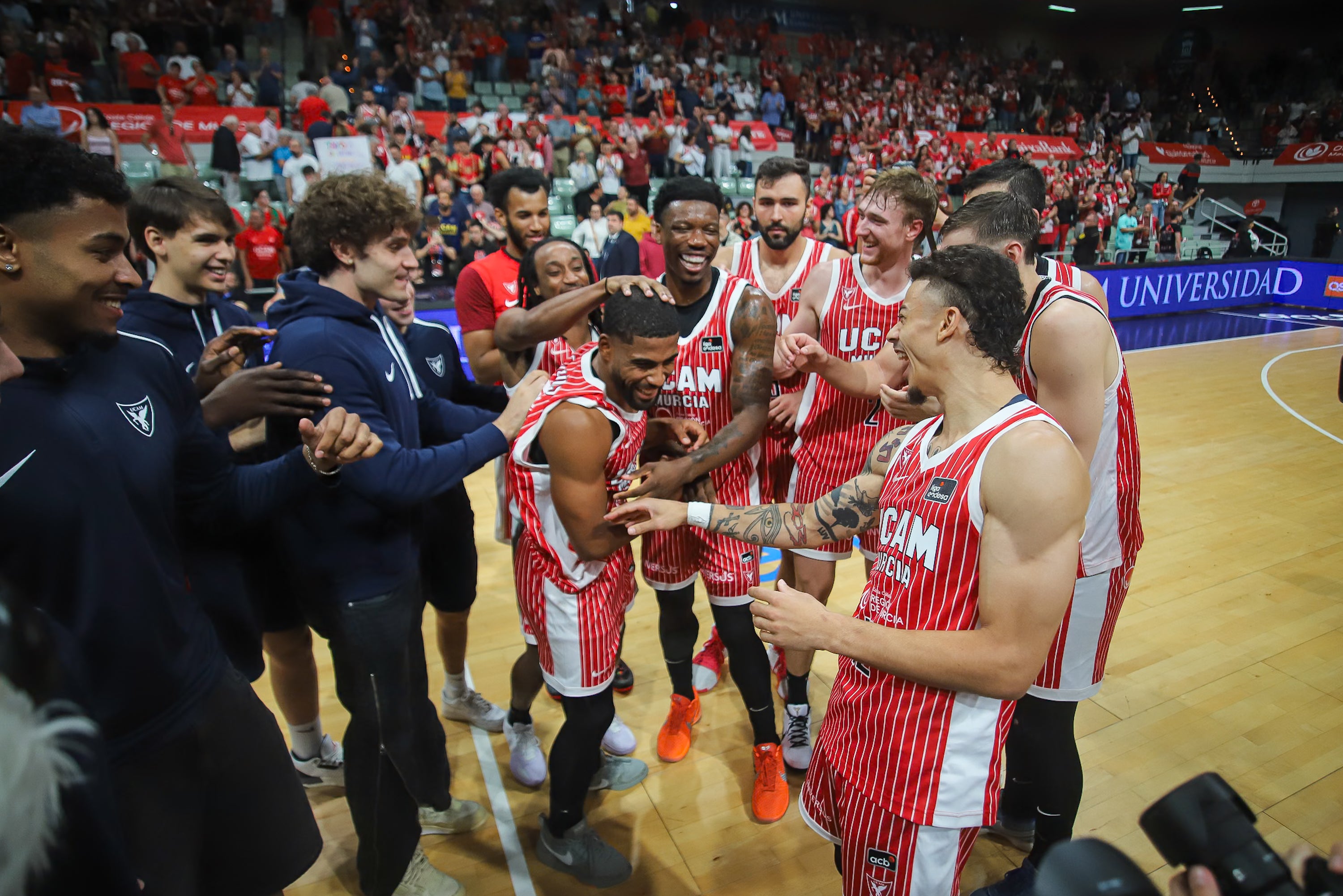 El UCAM Murcia se recompone en casa y vence al Baskonia, en imágenes