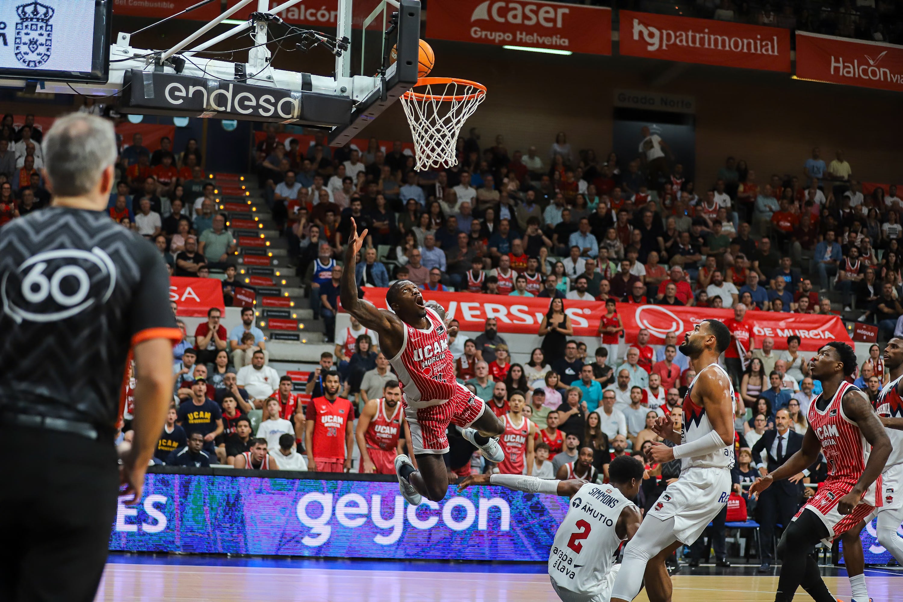 El UCAM Murcia se recompone en casa y vence al Baskonia, en imágenes