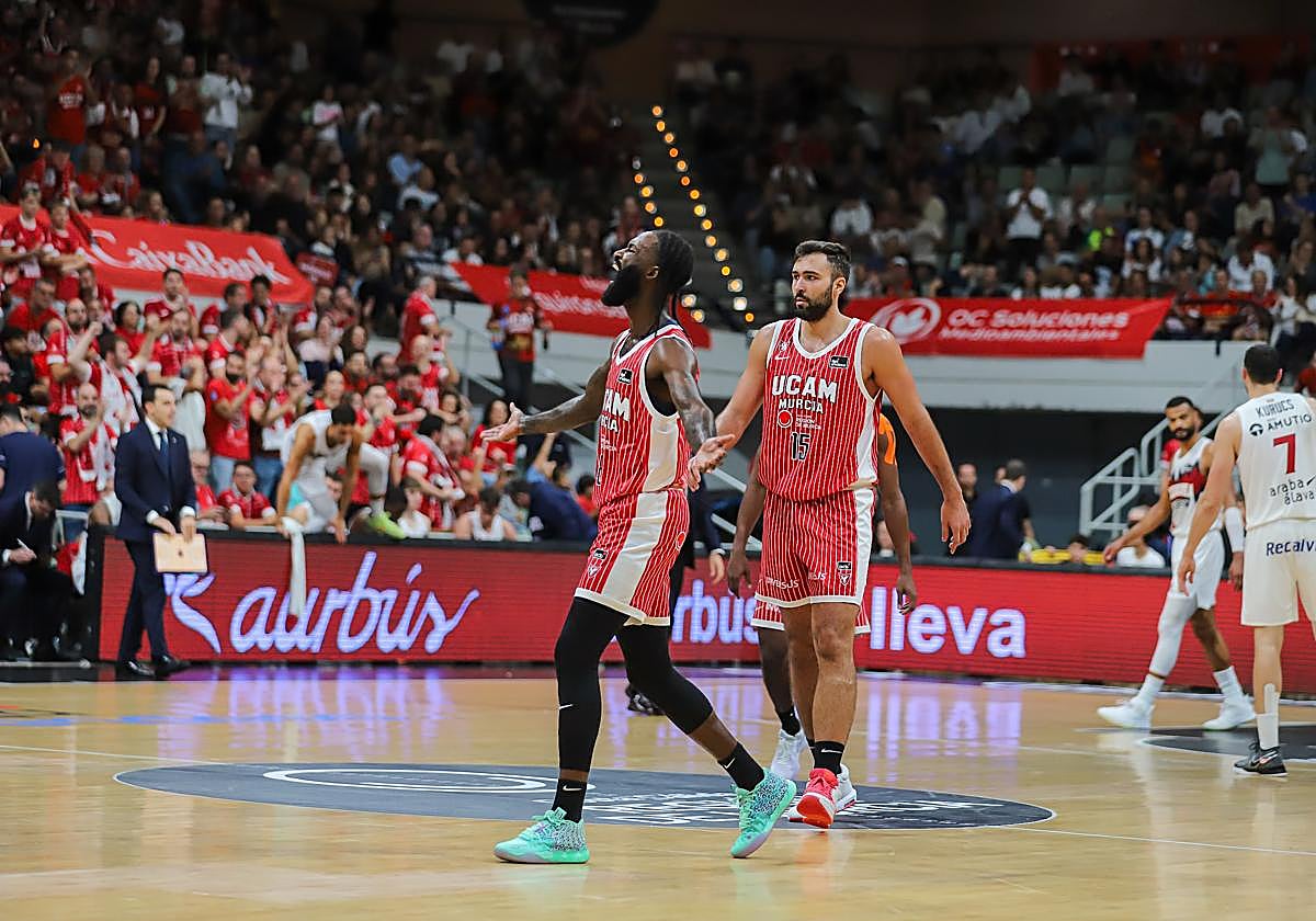 El UCAM Murcia se recompone en casa y vence al Baskonia, en imágenes