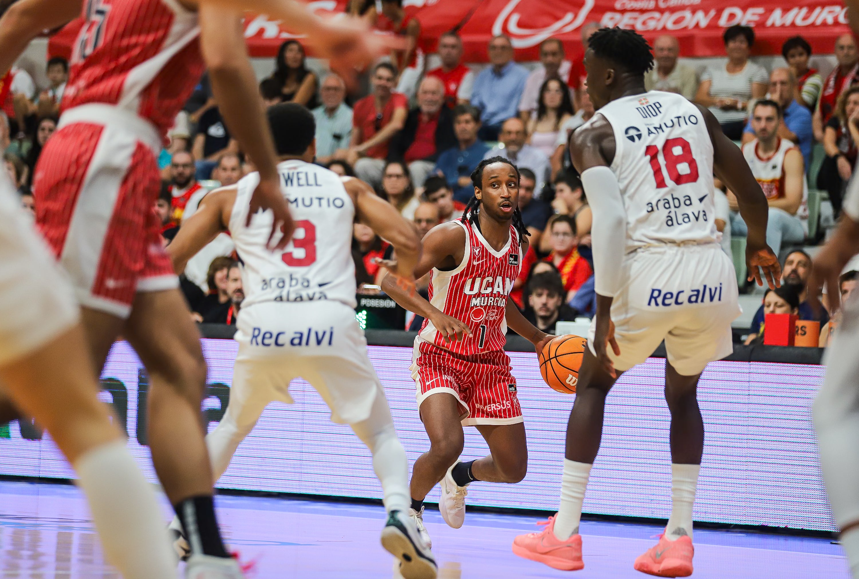El UCAM Murcia se recompone en casa y vence al Baskonia, en imágenes