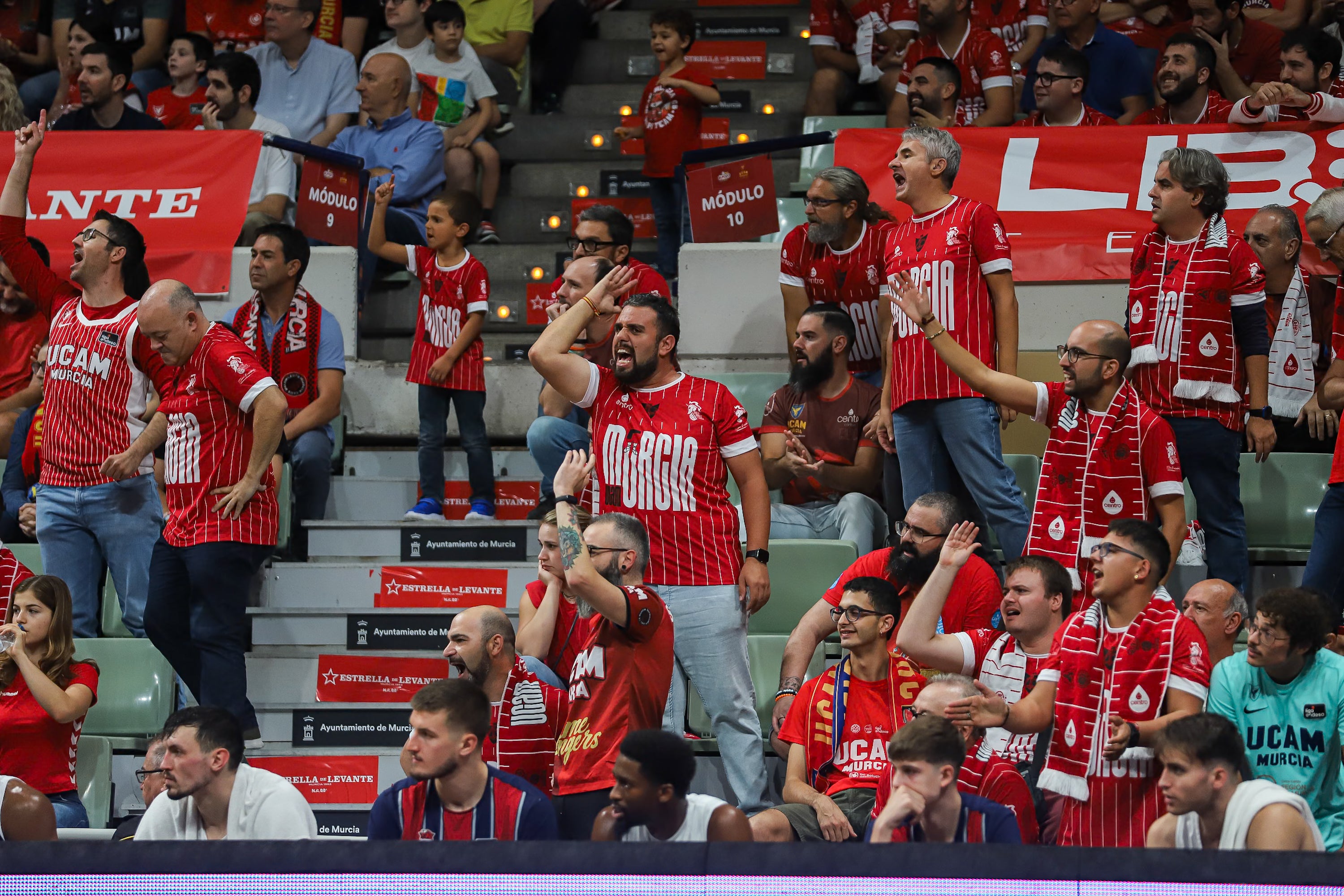 El UCAM Murcia se recompone en casa y vence al Baskonia, en imágenes