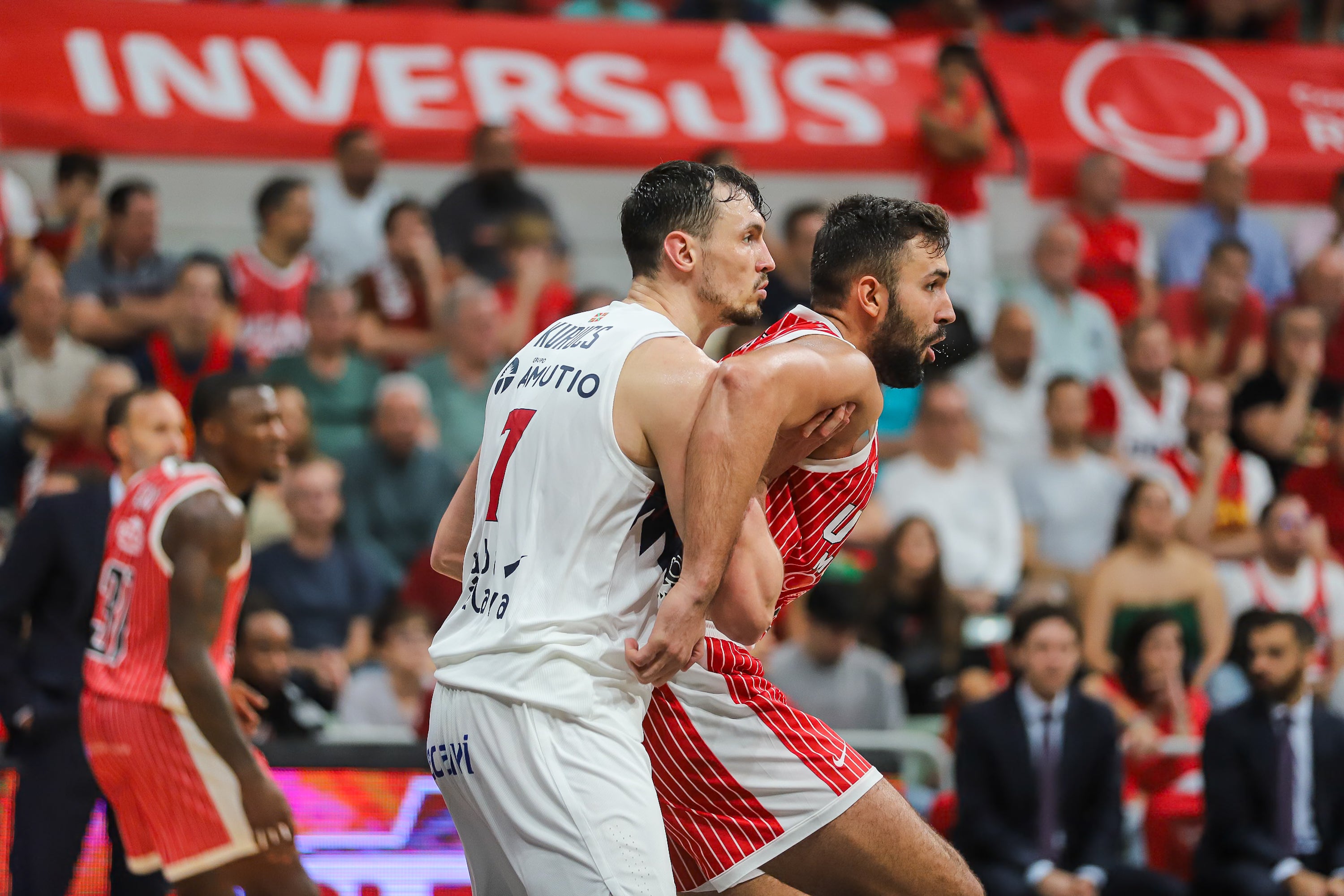El UCAM Murcia se recompone en casa y vence al Baskonia, en imágenes