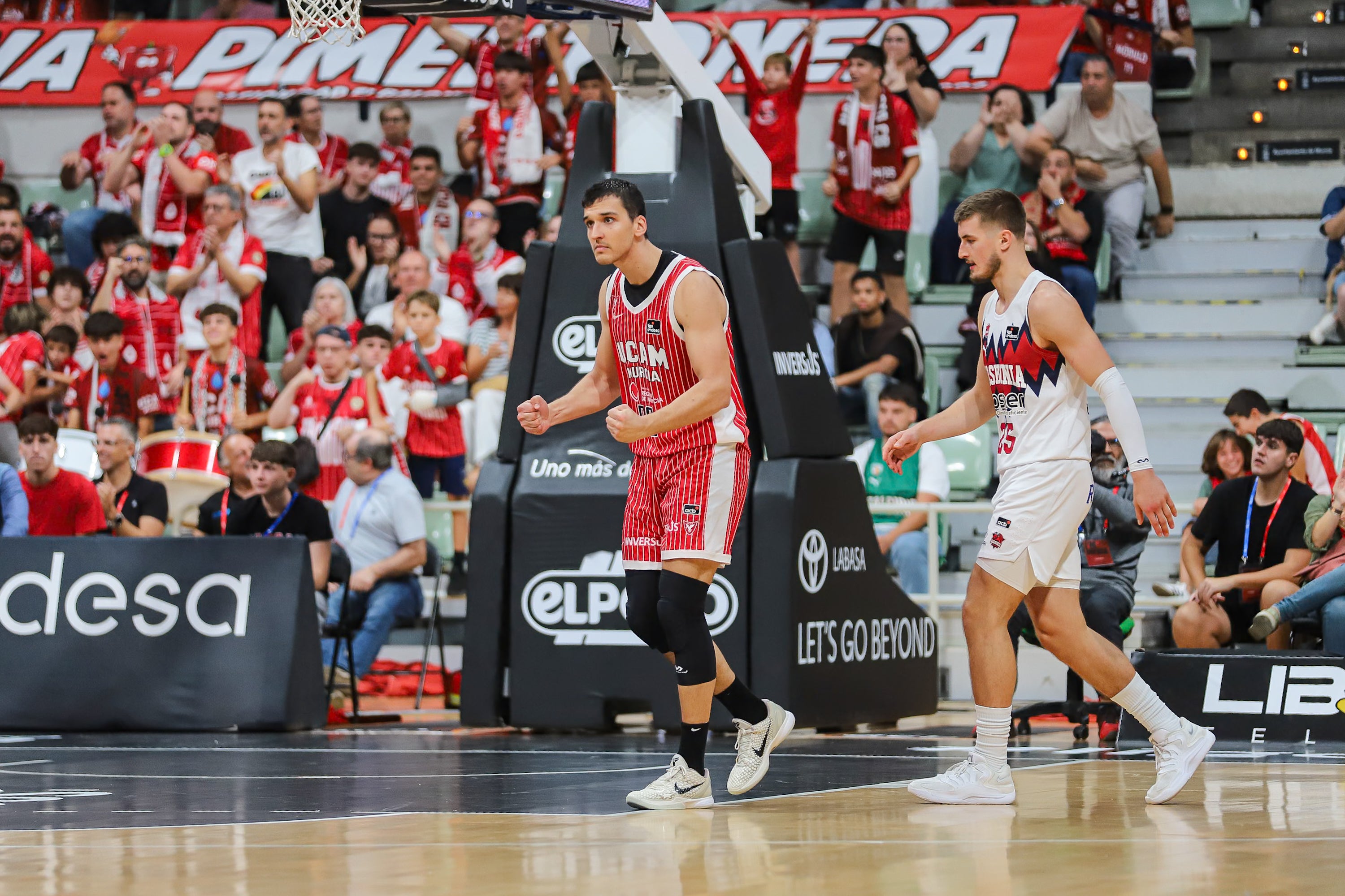 El UCAM Murcia se recompone en casa y vence al Baskonia, en imágenes