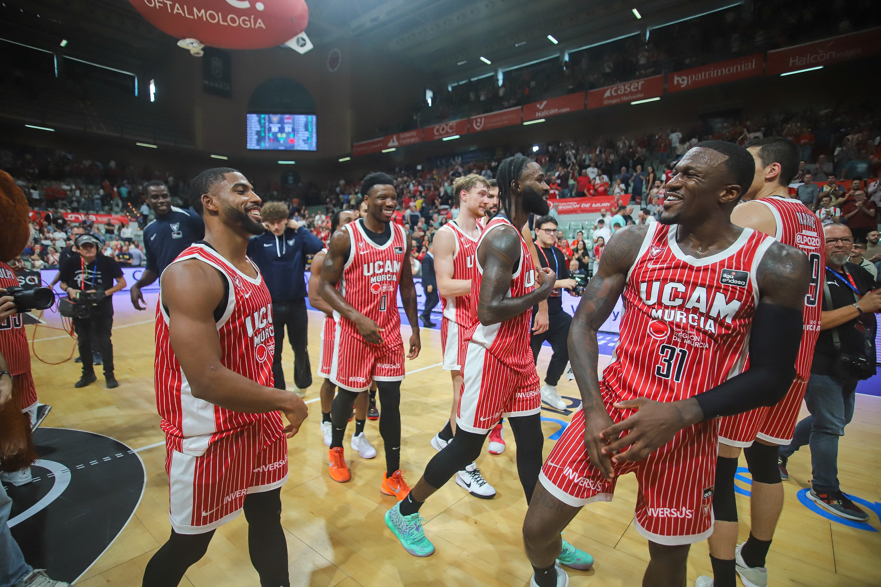 El UCAM Murcia se recompone en casa y vence al Baskonia, en imágenes