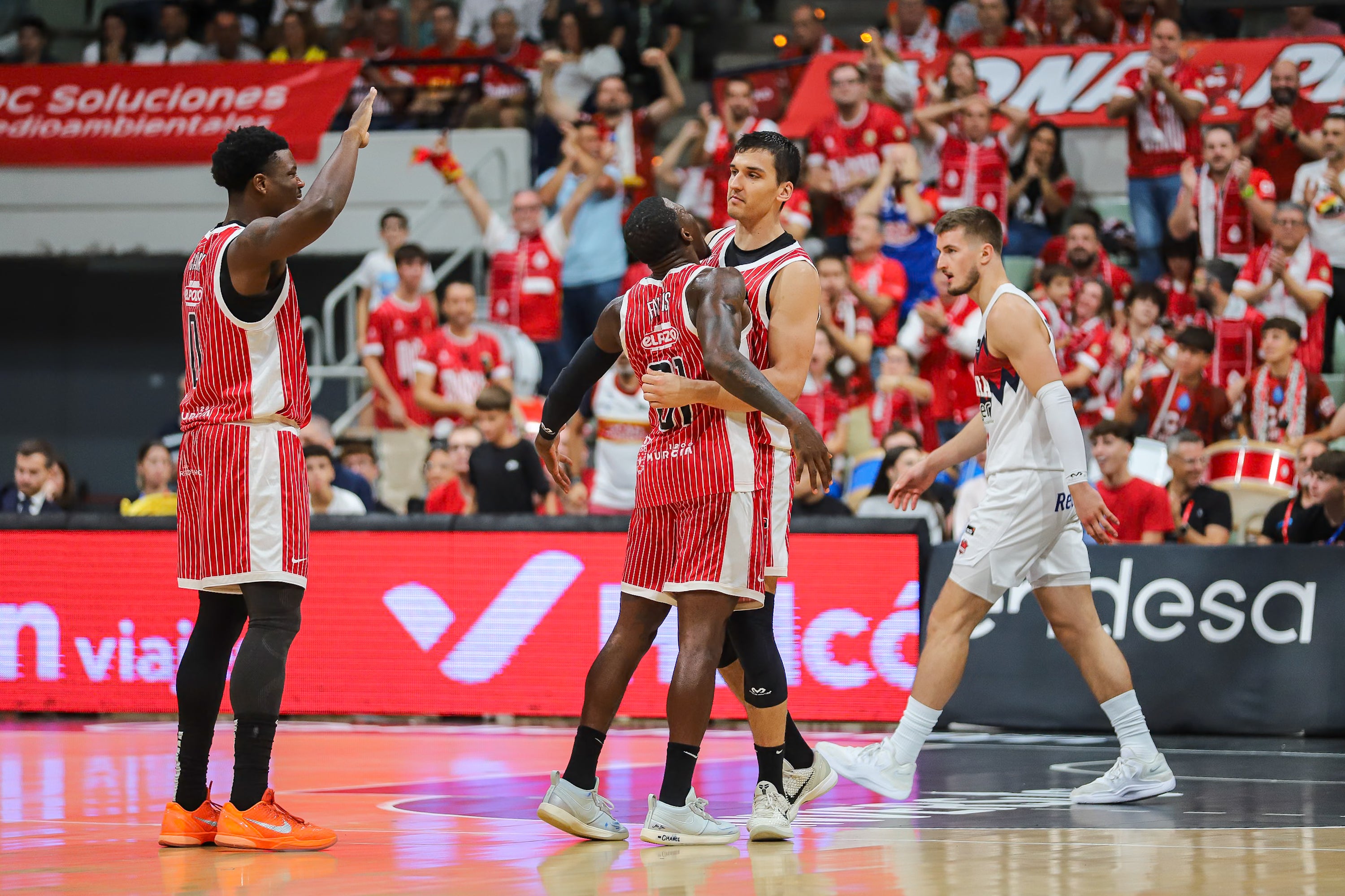 El UCAM Murcia se recompone en casa y vence al Baskonia, en imágenes