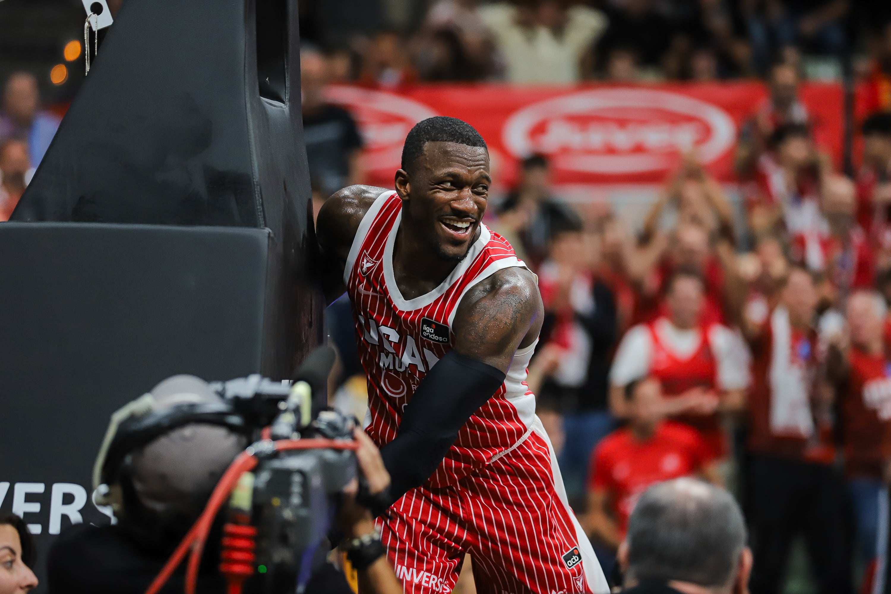 El UCAM Murcia se recompone en casa y vence al Baskonia, en imágenes