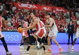 Emmanuel Cate, con el balón.