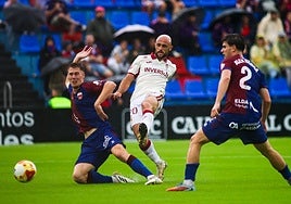 Ekain realizando un disparo a puerta.