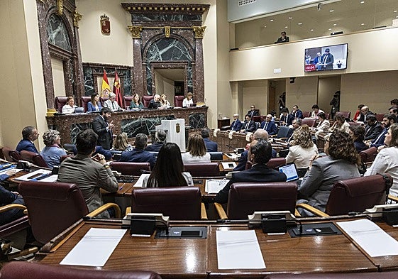 Hemiciclo de la Asamblea Regional, en el Pleno celebrado la semana pasada para aprobar la ley de simplificación.