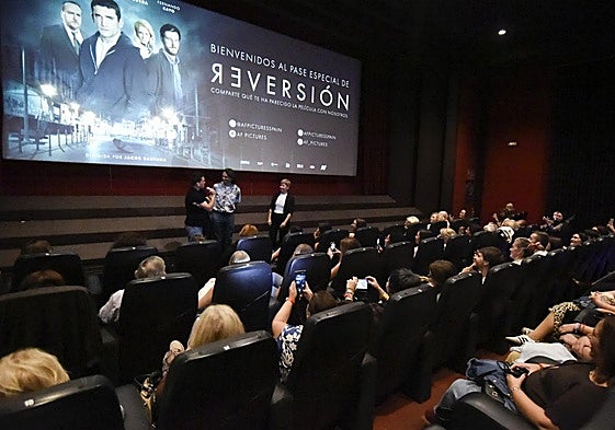 Preestreno de 'Reversión' en el cine Centrofama de Murcia, en imágenes