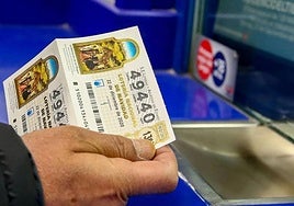 Venta de un décimo de Lotería de Navidad.