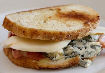 Sándwich de pera, gorgonzola y bacon 