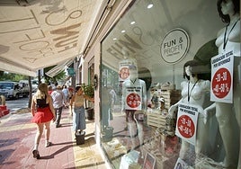 Un comercio del barrio del Carmen en una imagen de archivo.