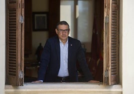 El rector José Luján.