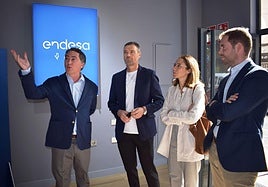Gabriel Prado (Endesa), José Francisco García (Alcalde), Ana Belén Martínez (concejal) y Federico Mirallés (Director general)