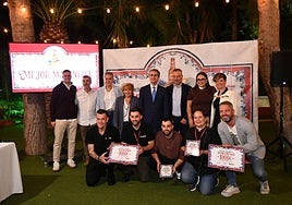 Foto de familia de los premiados del concurso con autoridades, organizadores y miembros del jurado, ayer, en el Rincón Huertano de Murcia.