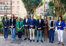 El alcalde y representantes de los pasos Blanco, Azul y Encarnado.
