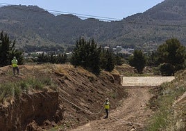 Dique de contención en la rambla de la Carrasquilla.