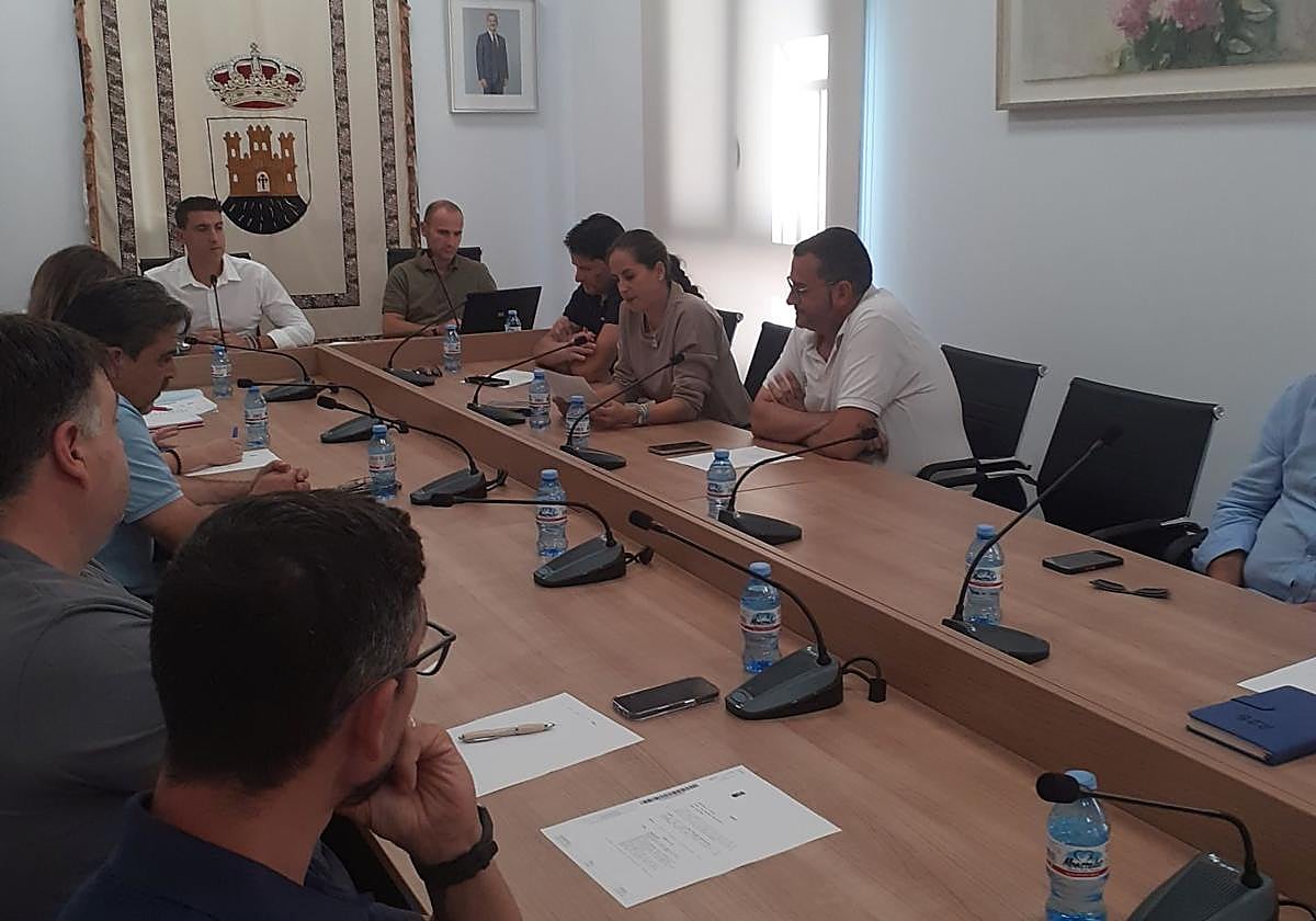 La concejala María Luisa Candel lee su carta de despedida, este jueves durante el Pleno.