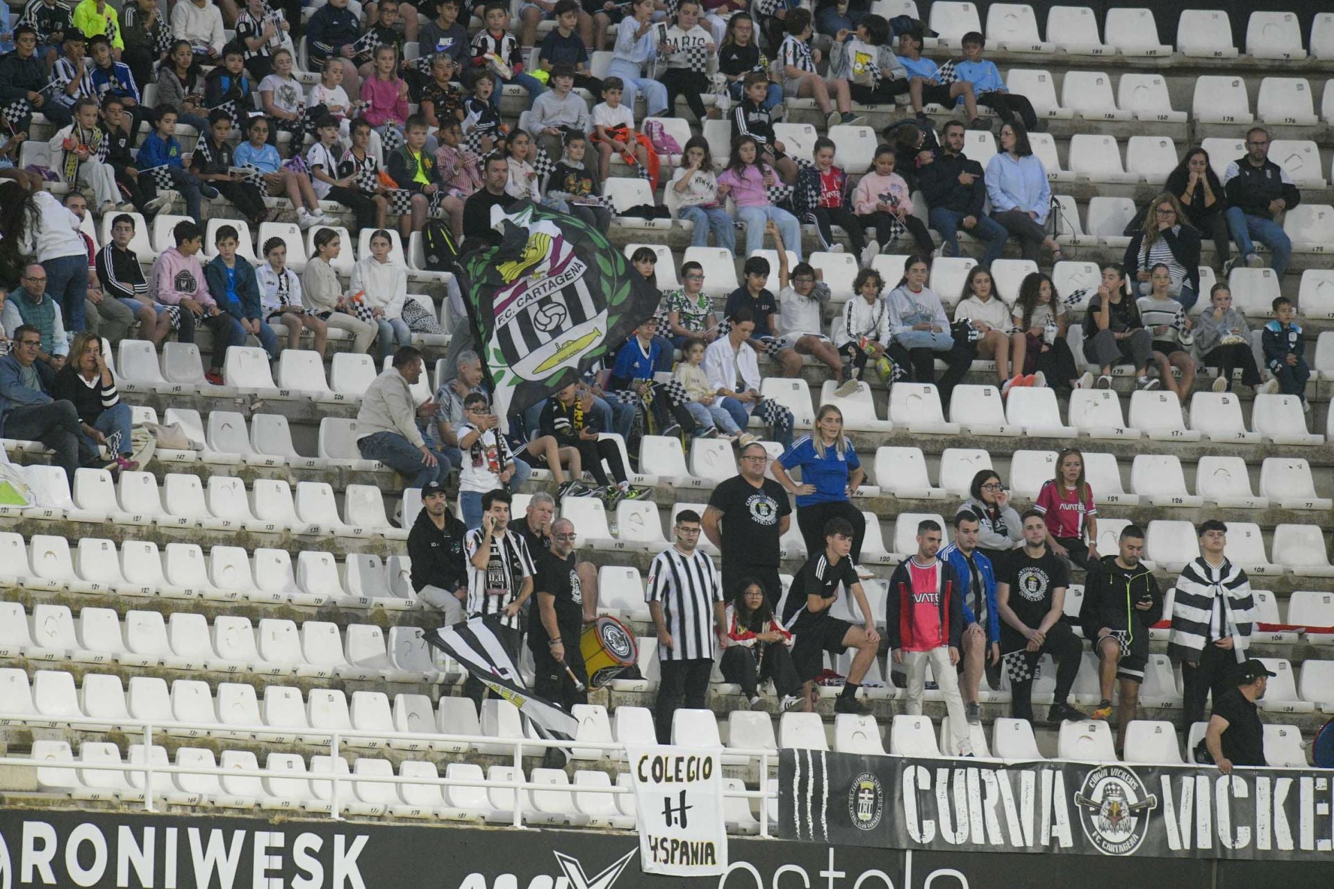 El FC Cartagena sufre la primera derrota en el Cartagonova, en imágenes