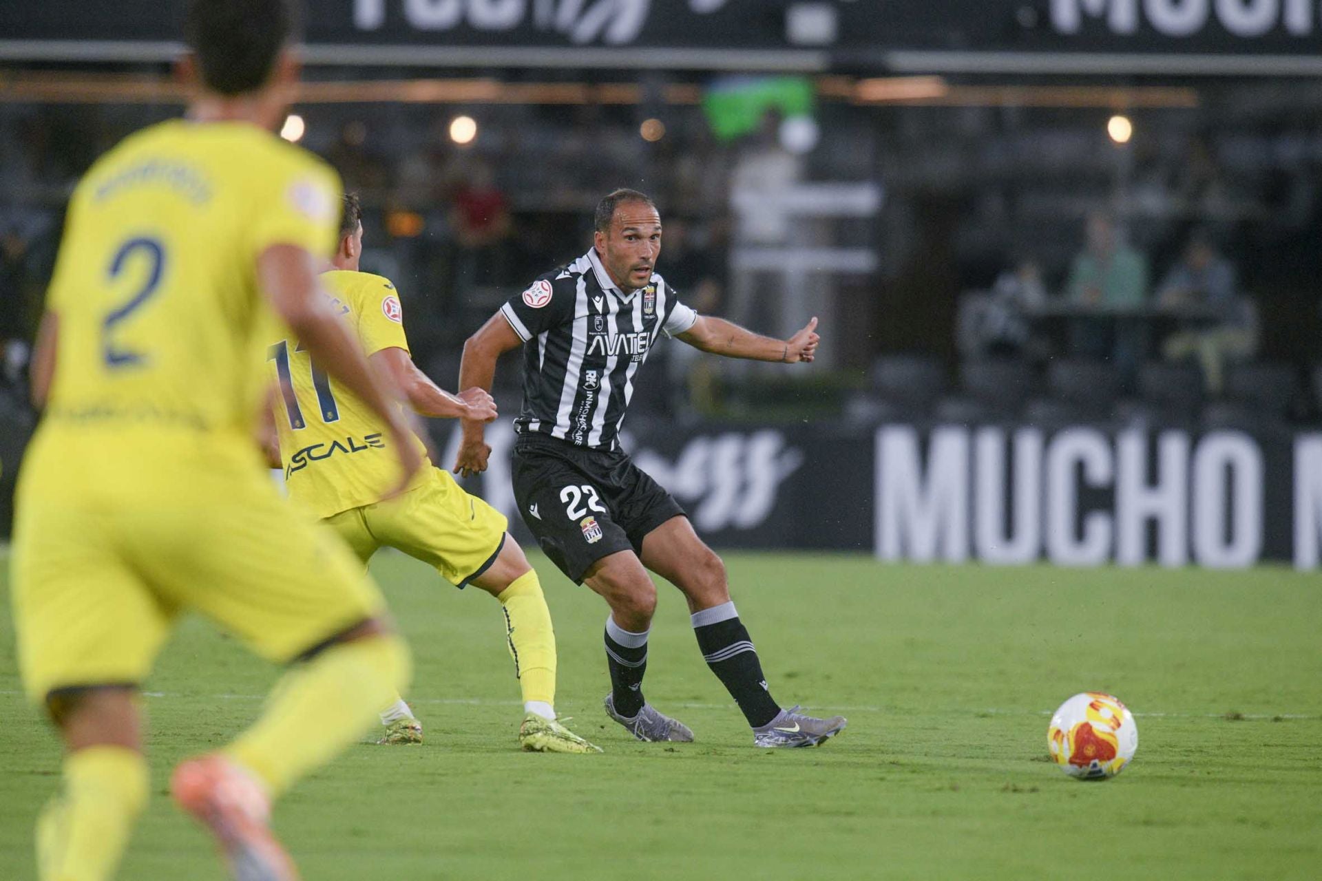 El FC Cartagena sufre la primera derrota en el Cartagonova, en imágenes